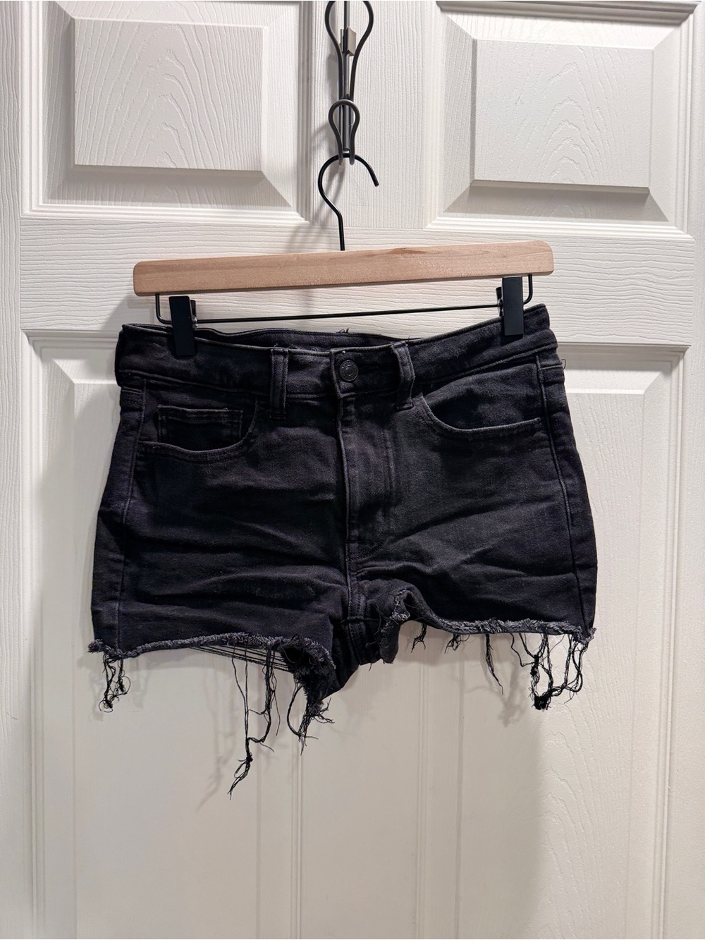 American Eagle High Rise Shortie – Size 6 – Black Raw Hem Distressed Shorts - Picture 2 of 10